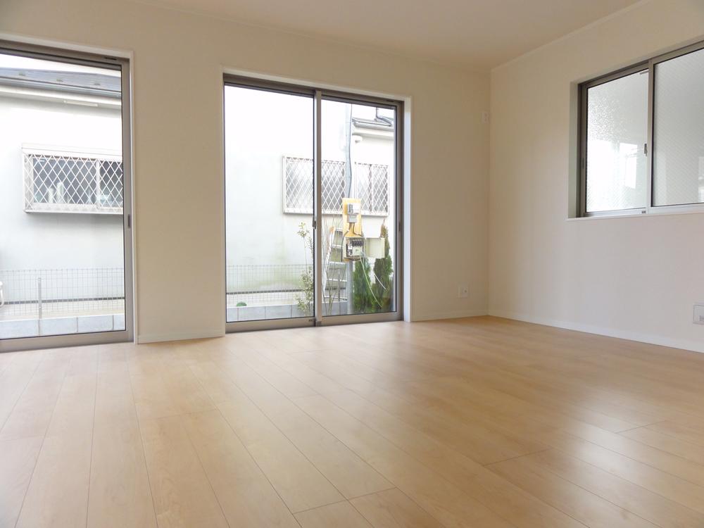 Living. 17.37 Pledge of living, Three-sided lighting! 