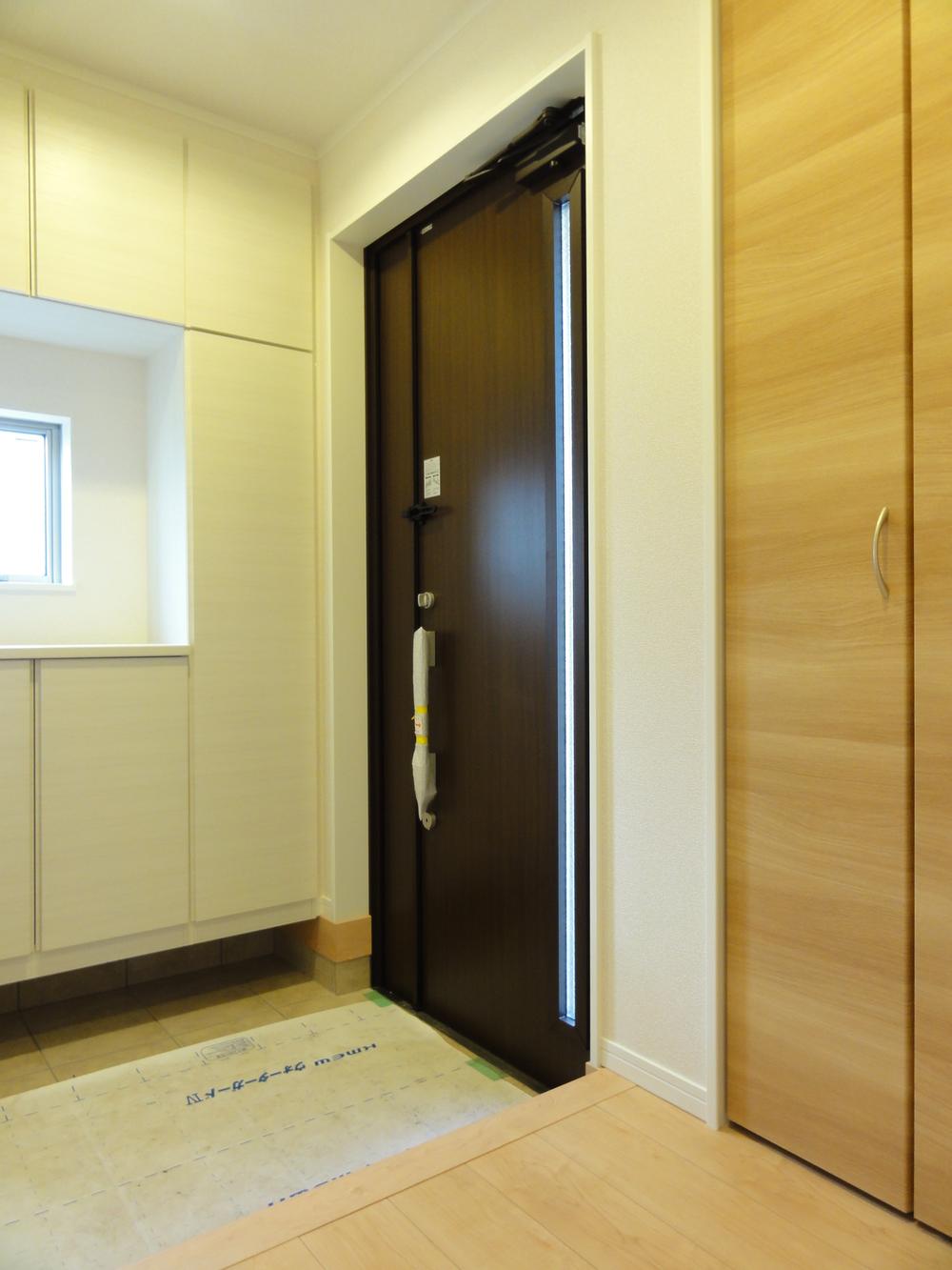 Entrance. Storage plentiful entrance