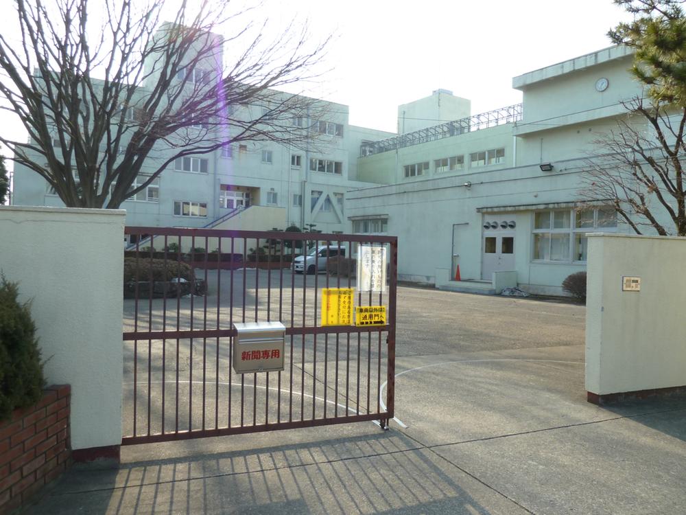 Junior high school. 1200m until the seventh junior high school