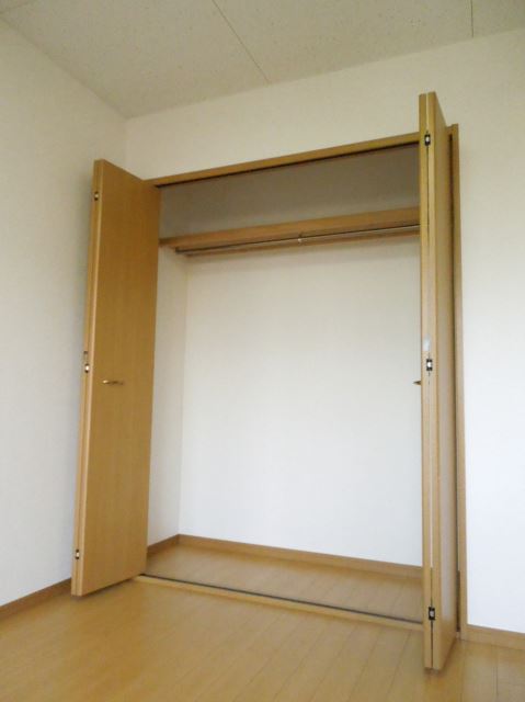 Receipt. ☆ Because of the closet type storage of clothes storage is useful ☆