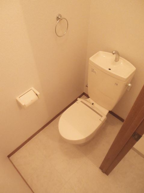 Toilet. ☆ It is a practical toilet with a towel rack ☆