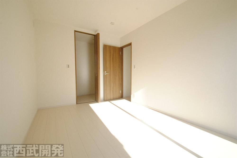 Non-living room. Western-style 6.75 Pledge