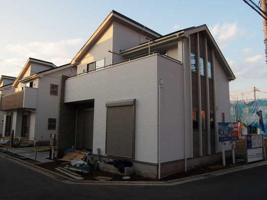 Local photos, including front road. Frontal road