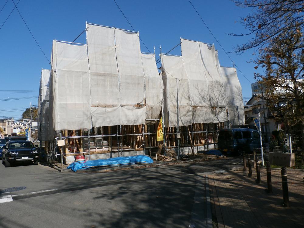 Local photos, including front road. Local (12 May 2013) Shooting Building in local