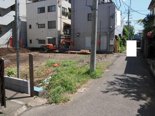 Local photos, including front road. Frontal road