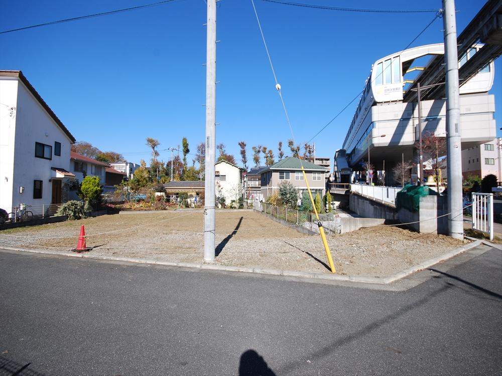 Local photos, including front road. 2013 November shooting