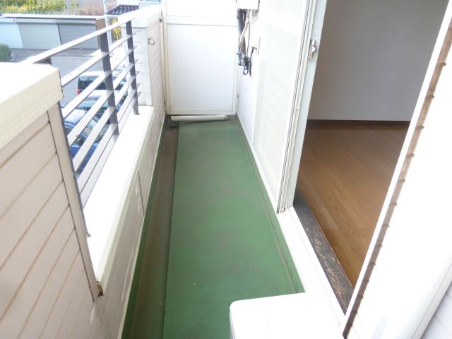 Balcony. You Jose the laundry on the balcony ☆