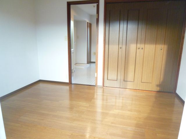 Living and room. It is south-facing bright rooms ☆
