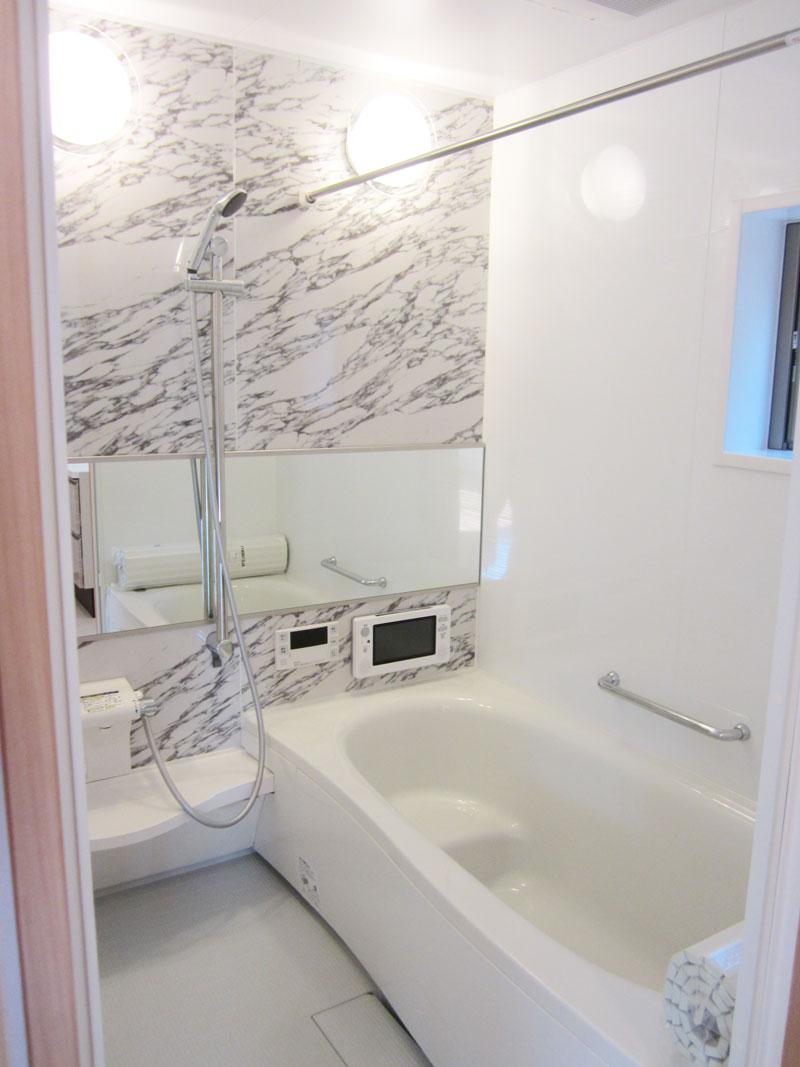 Bathroom. Indoor (12 May 2013) Shooting