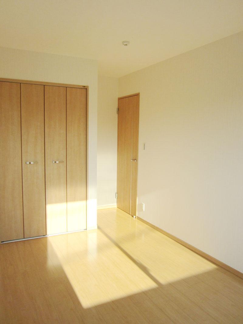 Non-living room. Indoor (12 May 2013) Shooting