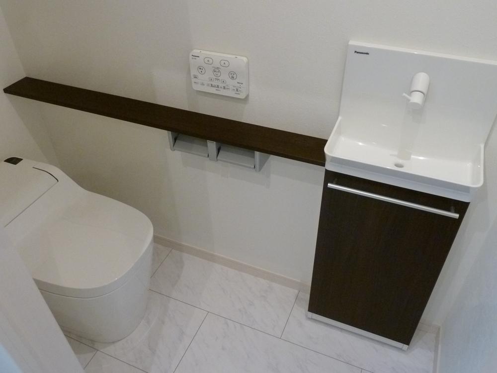 Toilet. Indoor (12 May 2013) Shooting