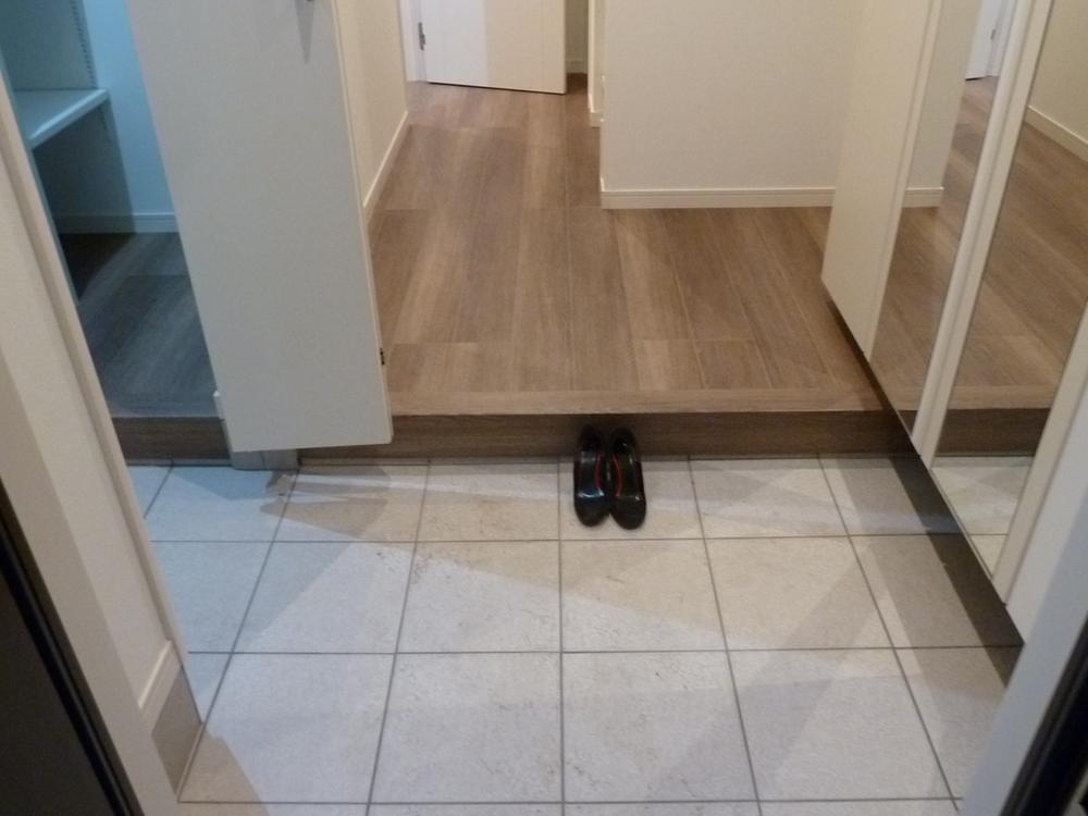 Entrance. Local (12 May 2013) Shooting