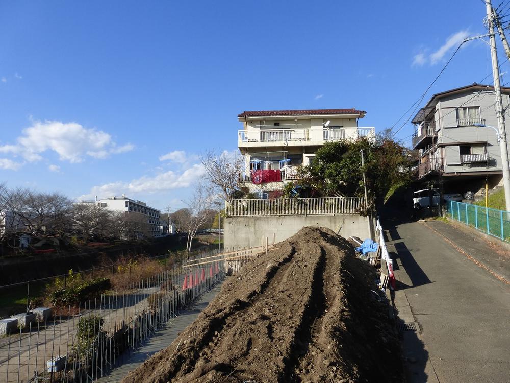 Local photos, including front road. Local (12 May 2013) Shooting