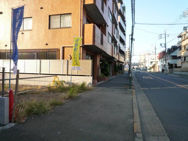 Local photos, including front road. Local (11 May 2013) Shooting