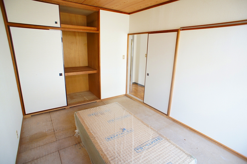 Other room space. Japanese-style room 6 quires