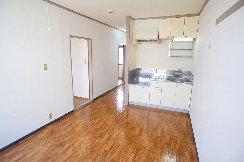 Living and room. Spacious 8 Pledge of DK