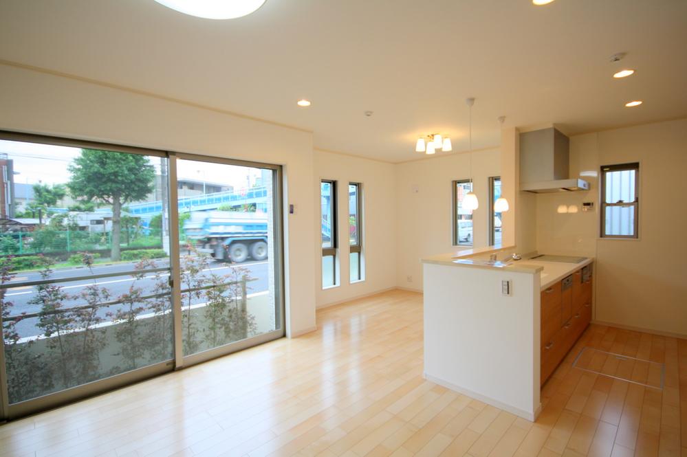 Same specifications photos (living). Example of construction