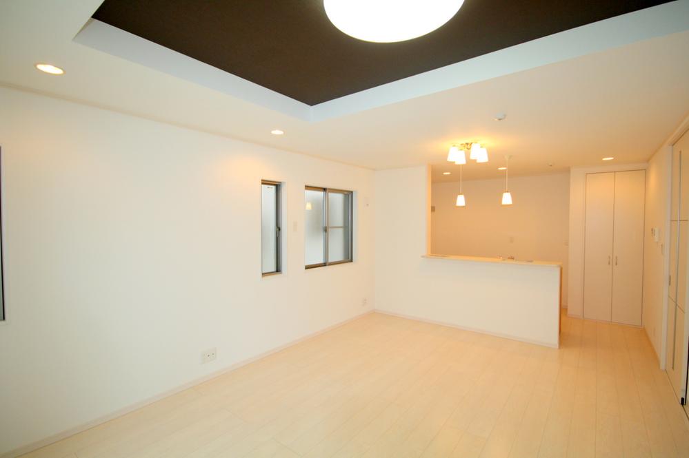 Same specifications photos (living). Example of construction