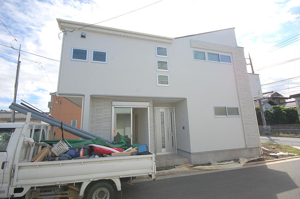 Local photos, including front road. 2013 October shooting