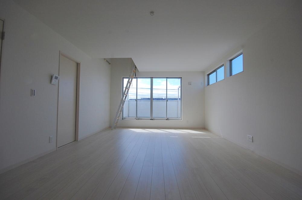 Living. 2013 October shooting