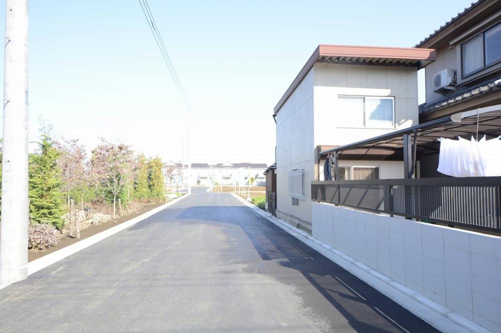 Local photos, including front road. Development road Local (11 May 2013) Shooting