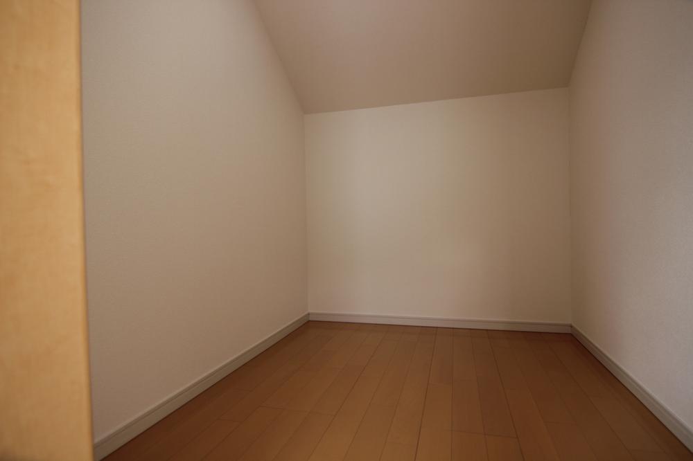 Receipt. 14 Building walk-in closet