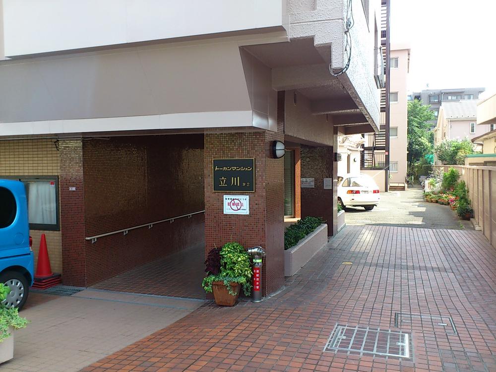 Entrance. Common areas