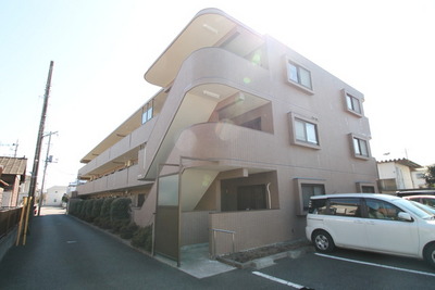 Building appearance. Reinforced concrete with a profound feeling!