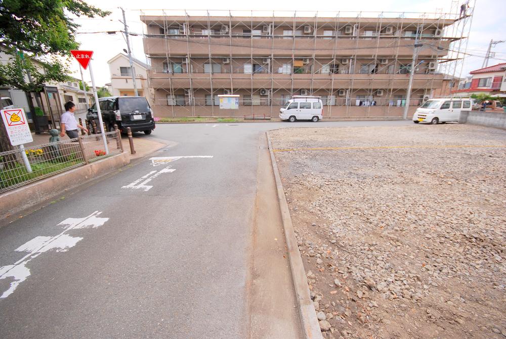 Local photos, including front road. 2013 September shooting