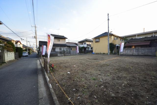 Local photos, including front road. From the north Local (11 May 2013) Shooting