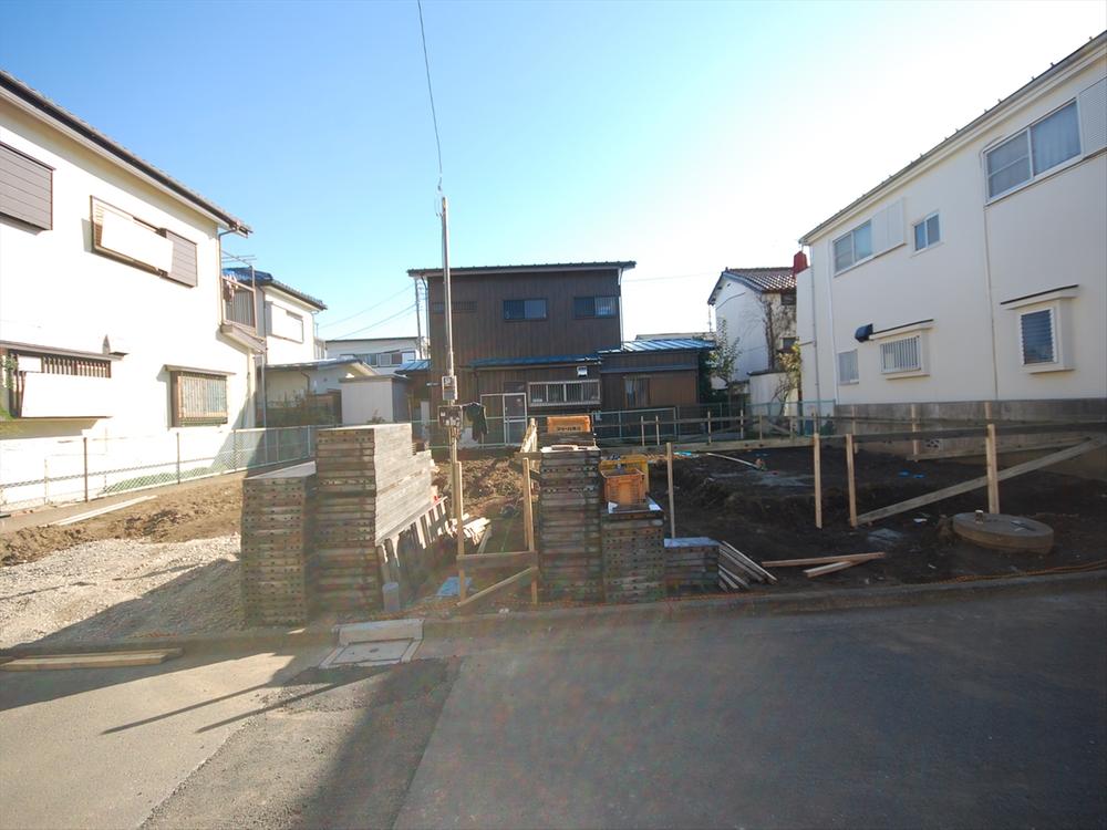 Local photos, including front road. 2013 November shooting