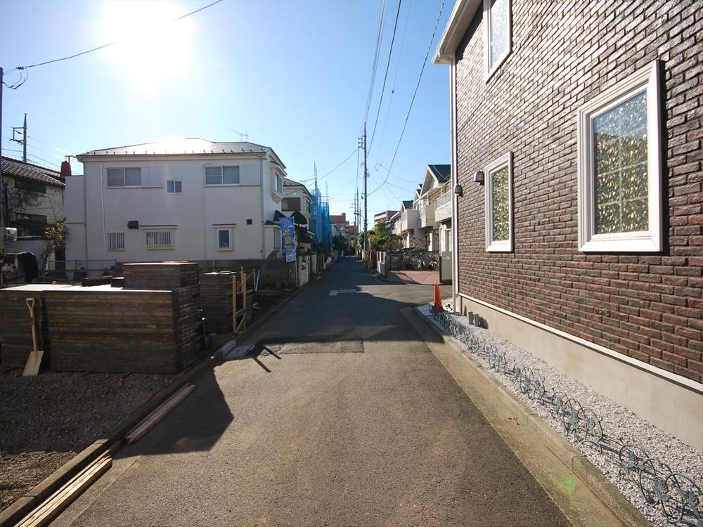 Local photos, including front road. 2013 November shooting