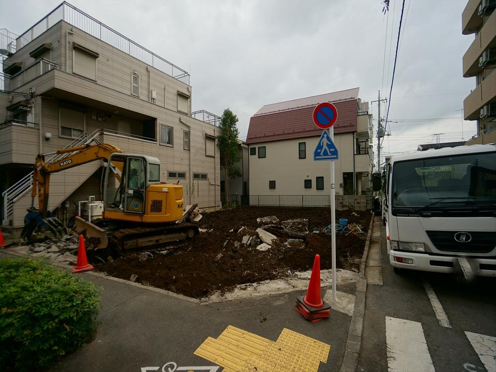 Local photos, including front road. 2013 October shooting