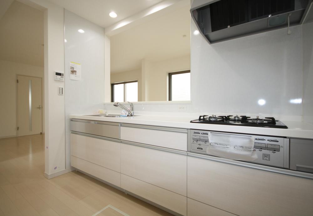 Same specifications photo (kitchen). The company construction cases