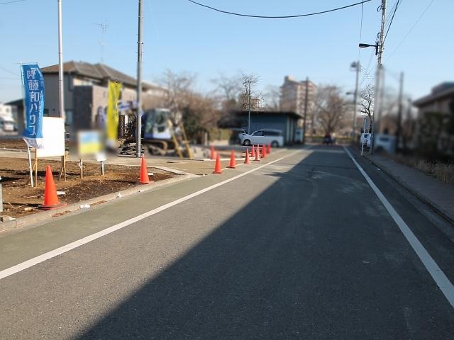 Local photos, including front road. 2-chome, contact road situation Tachikawa Kamisuna cho