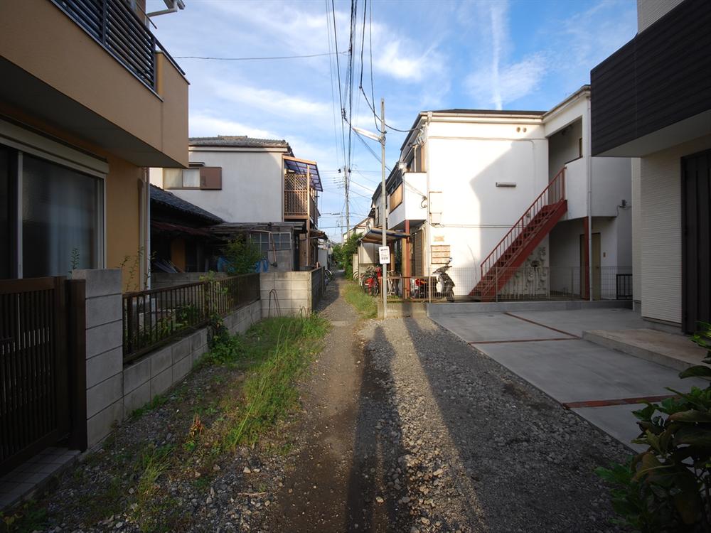 Local photos, including front road. 2013 October shooting