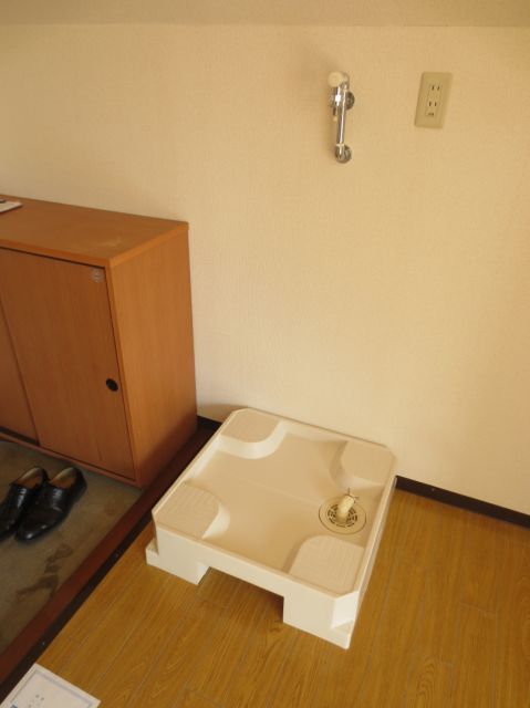 Other room space. Popular Indoor Laundry Area