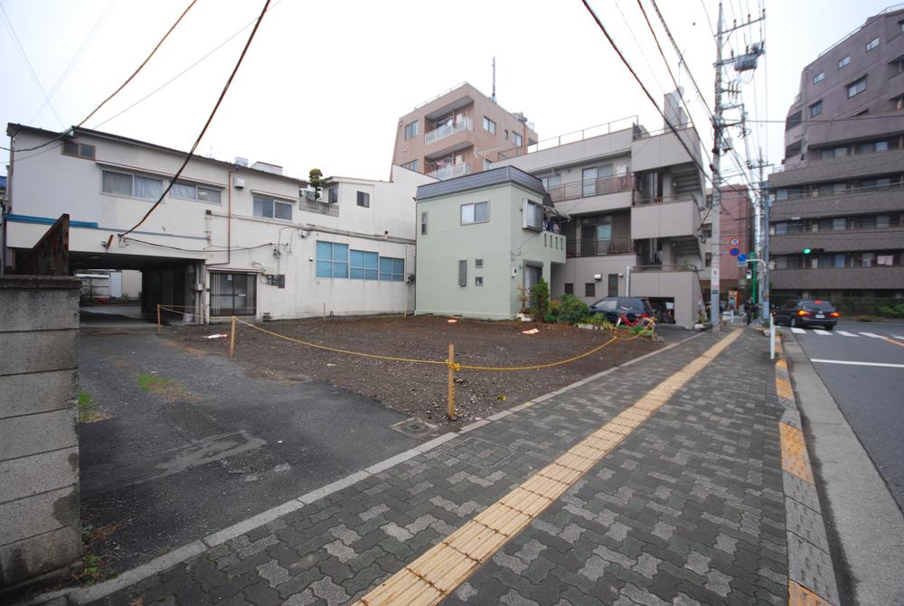 Local photos, including front road. 2013 October shooting