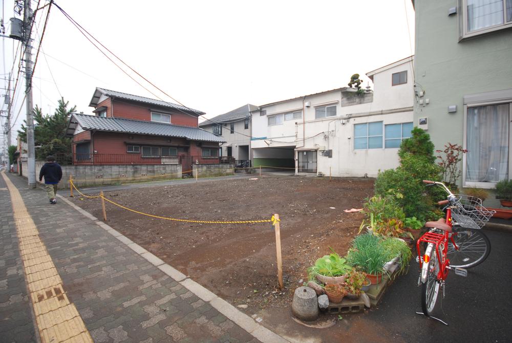 Local photos, including front road. 2013 October shooting