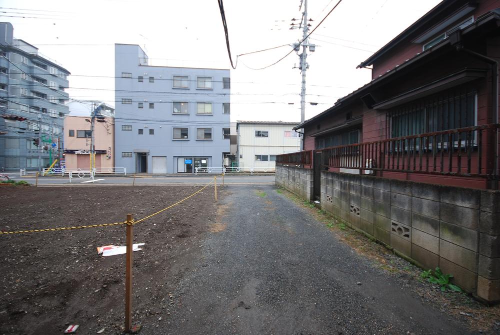 Local photos, including front road. 2013 October shooting