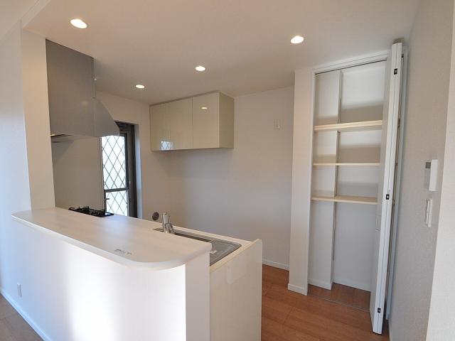 Living. Tachikawa Kashiwamachi 1-chome, A Building living Receipt