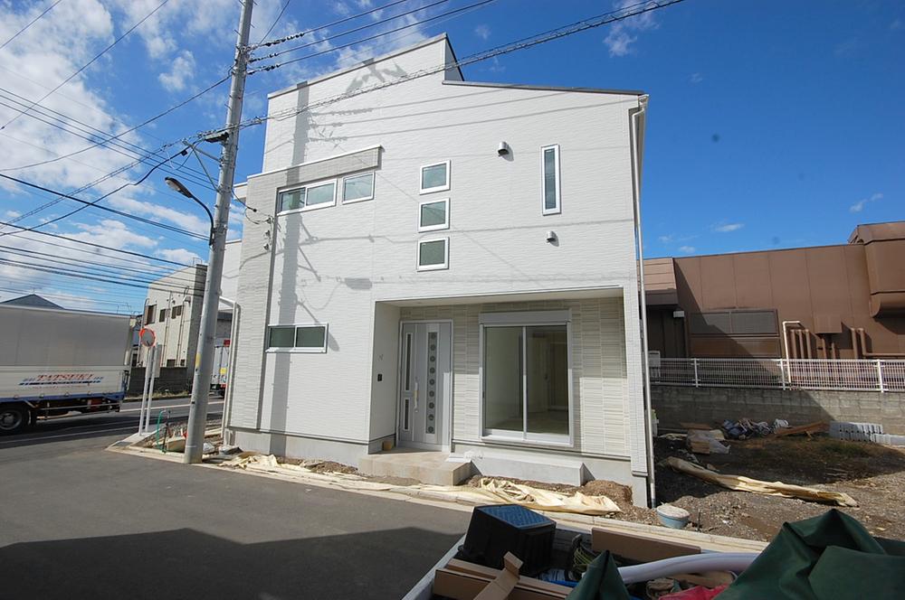 Local photos, including front road. 2013 October shooting