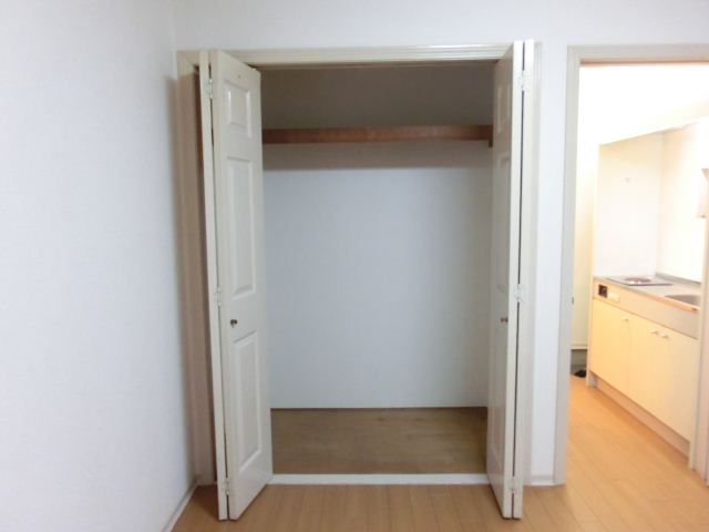 Receipt. It comes with storage ☆ 