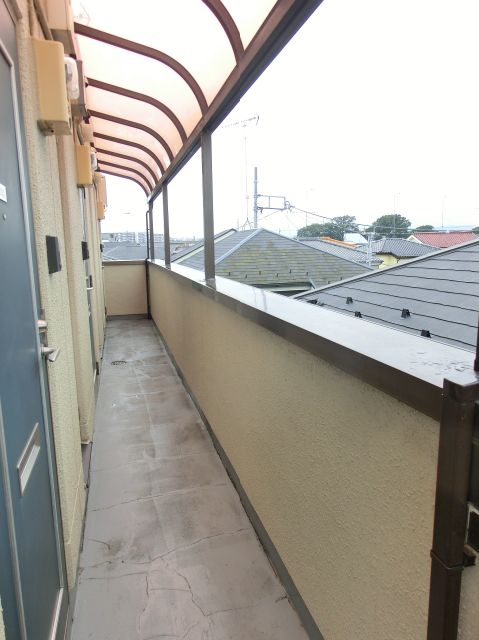 Other. Because there is a roof in the hallway, It is also safe on a rainy day ☆