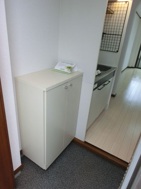 Entrance. It is the entrance with a shoebox ☆