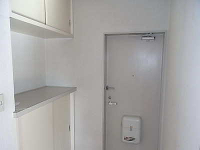 Entrance. Entrance ・ Shoebox