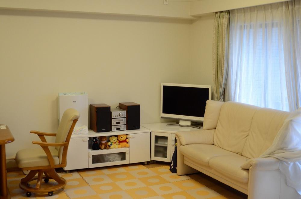 Living. Indoor (September 2013) Shooting The room is very clean your. Air conditioning, illumination, Curtain also be used without.