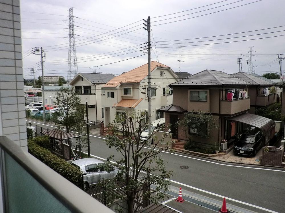 View photos from the dwelling unit. View from local (September 2013) Shooting To ensure the view that opened the room a certain separation distance, While there are two Kaide has become a open living spaces