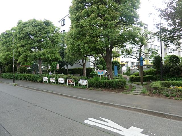 park. 70m until the young leaves four East Park