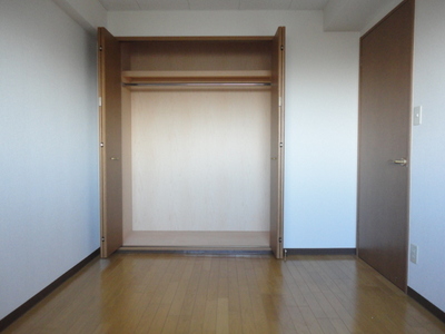 Receipt. Entrance side Western-style